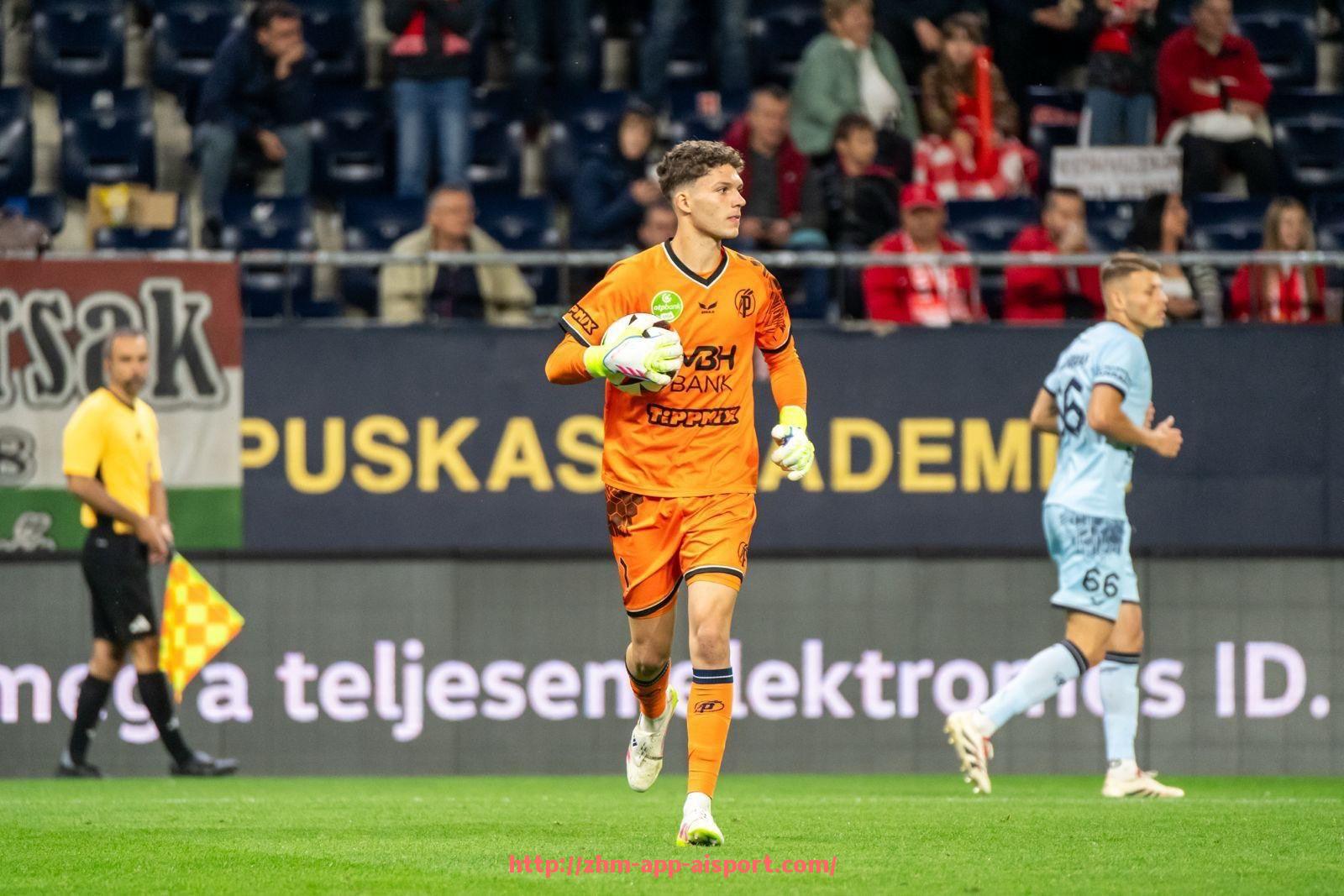 爱体育app-法甲里昂防线的稳定性与防守表现分析